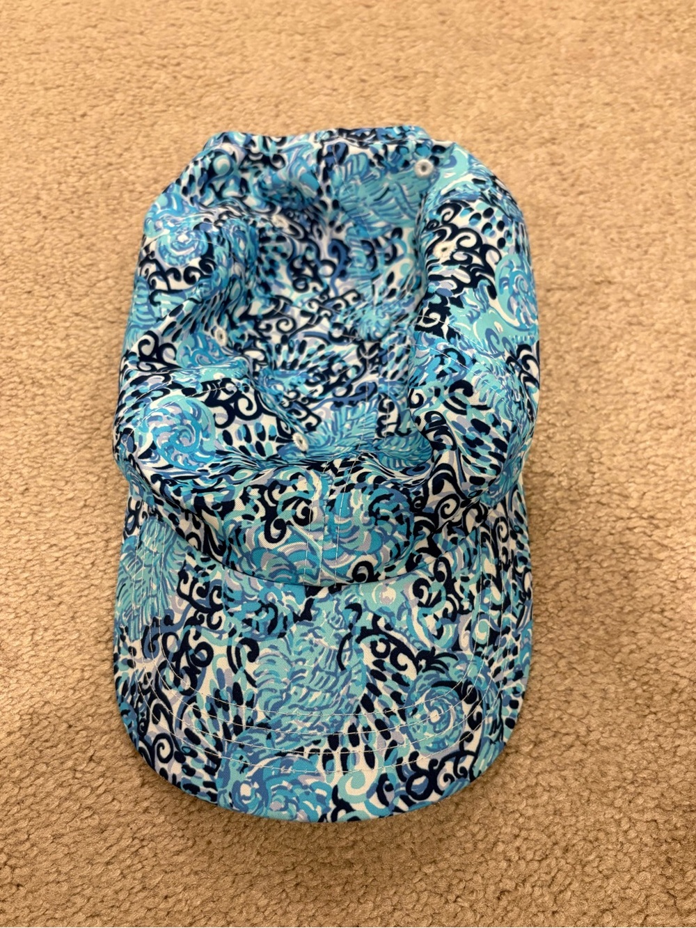 Women’s Lilly Pulitzer Run Around Hat in the Light Aqua Spritz pattern